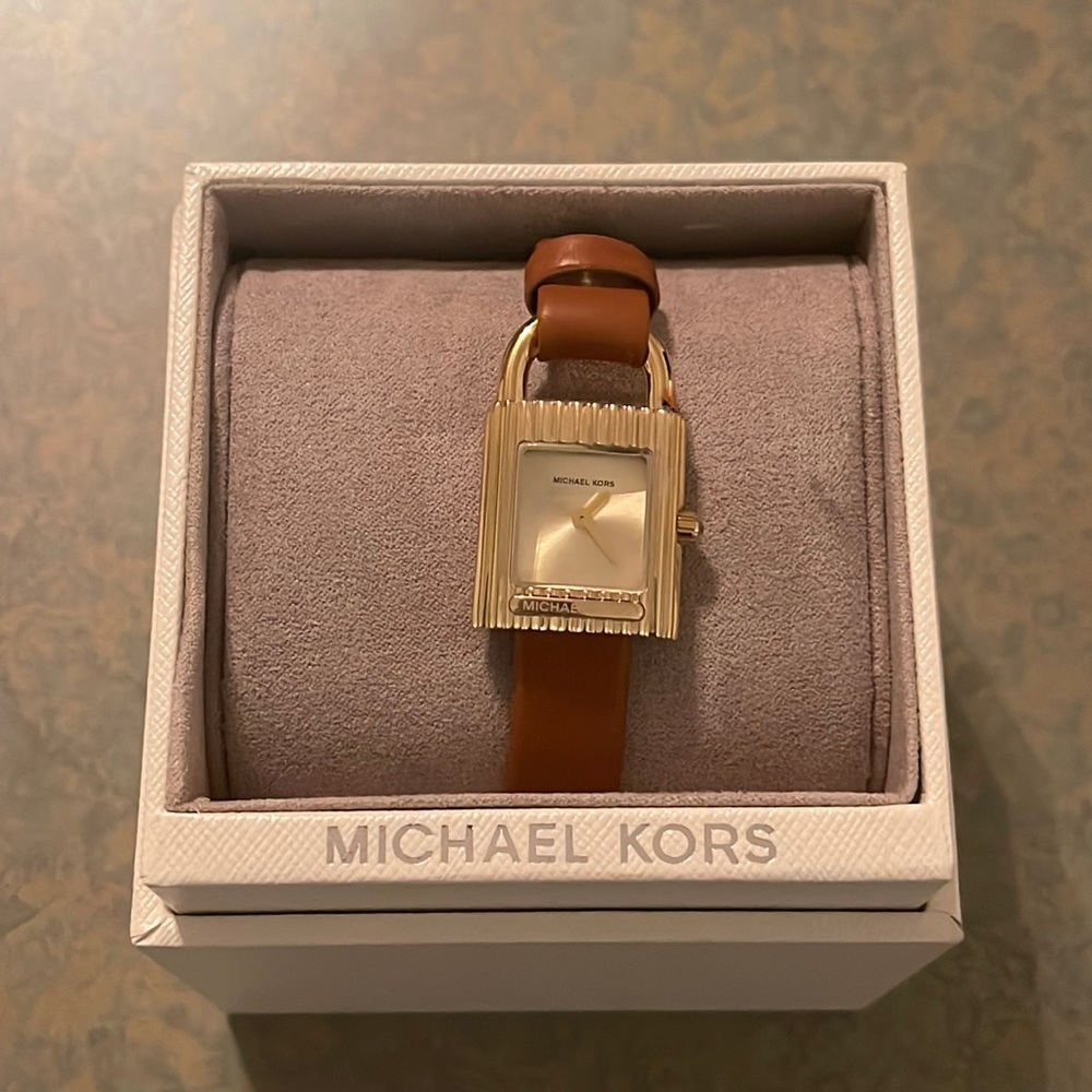 NWT Michael Kors Lock Face Leather Strap Watch